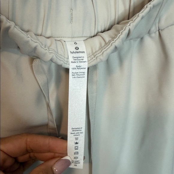 Lululemon Athletica Cream Grey Mini Skirt with pockets - 6 - Picture 2 of 5